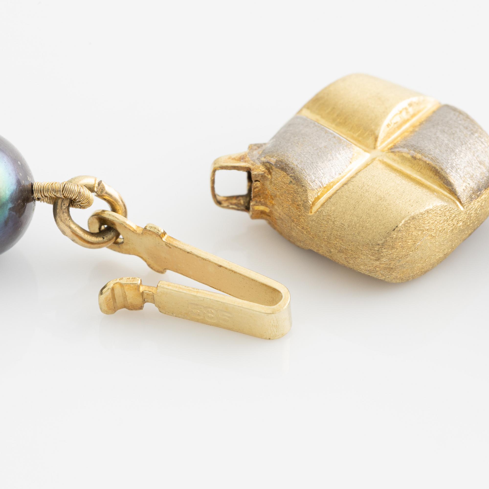 Collier, med odlade pärlor samt lås i guld med ametist och pärlhänge.