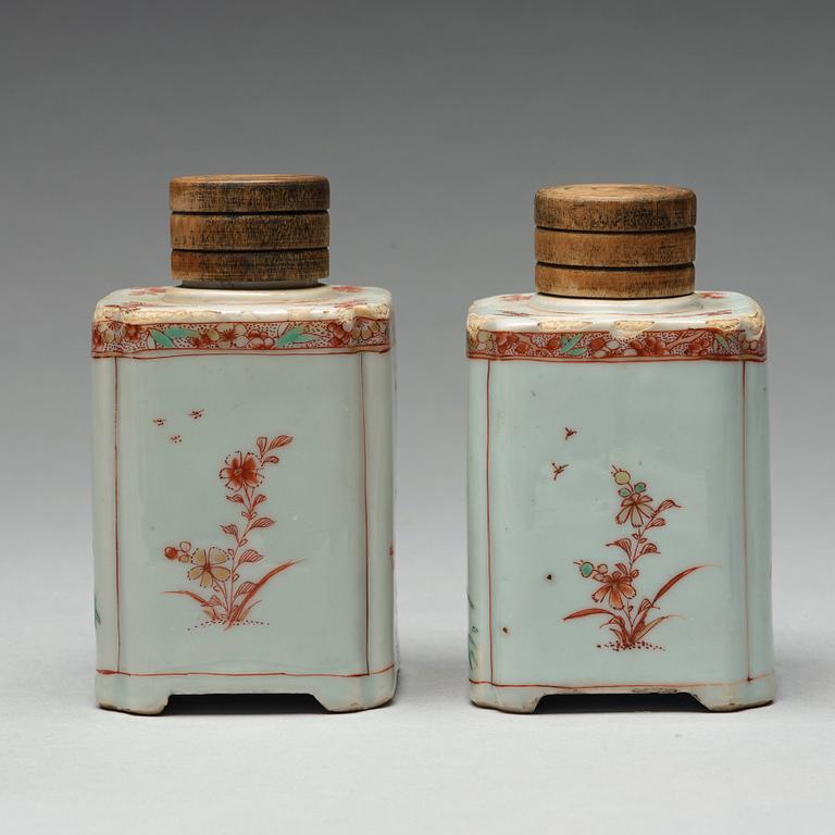 Two famille verte tea caddies, Qing dynasty, Kangxi (1662-1722).