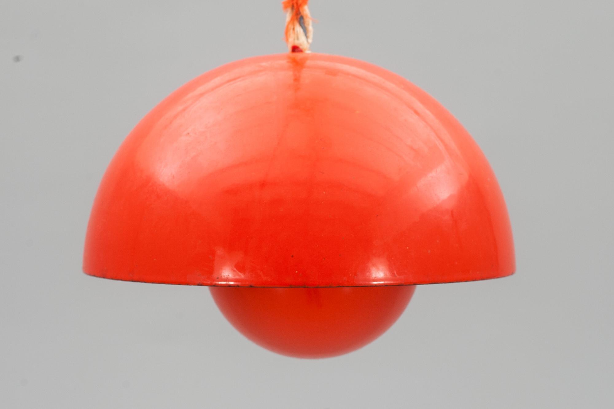 TAKARMATURER, ett par Flower Pot Verner Panton.