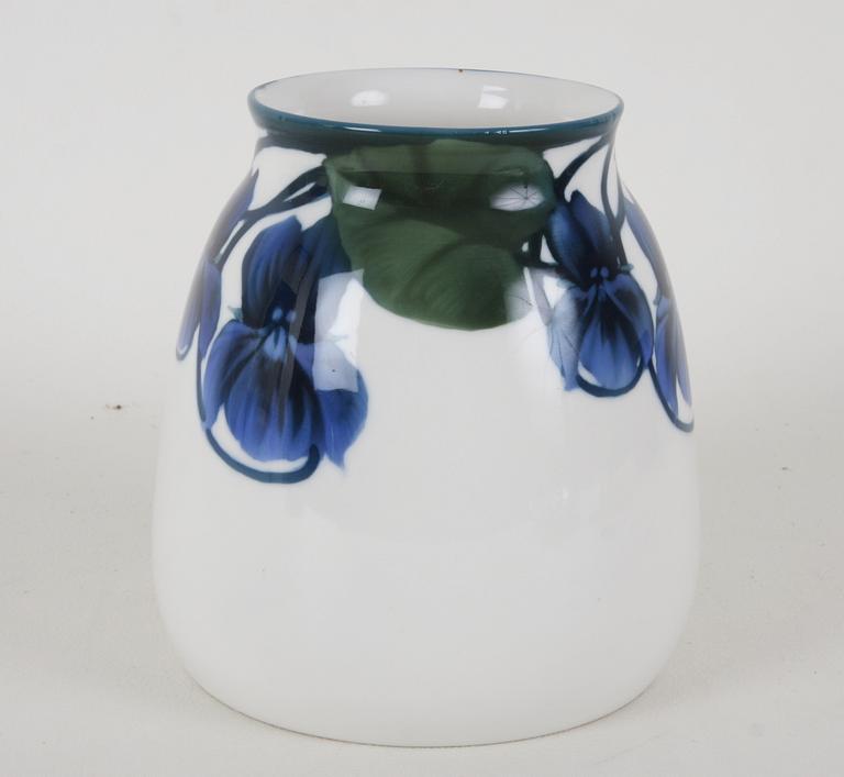 VAS, porslin, Nils Emil Lundström, Rörstrand.