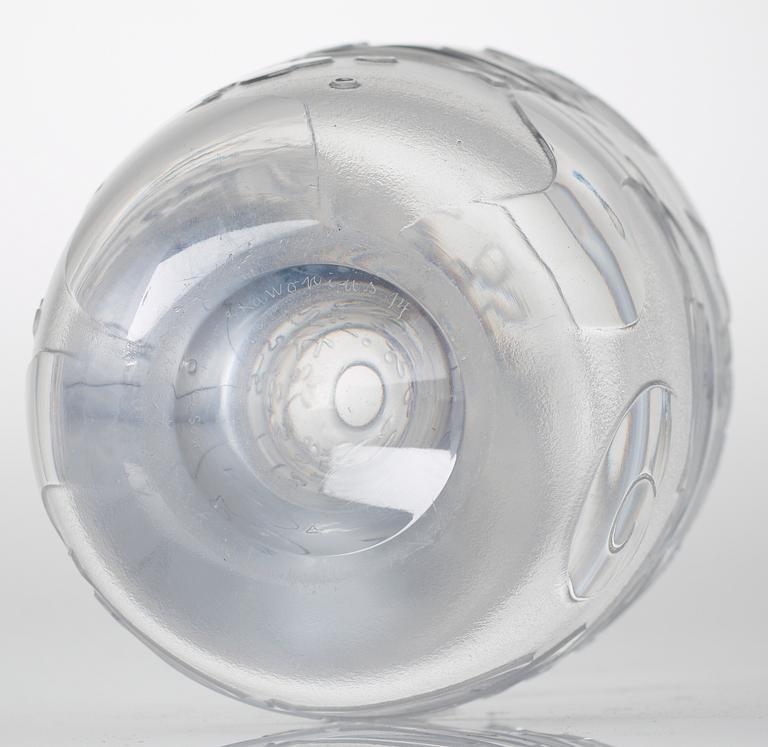 A Sven Erik Skawonius cut and blasted glass vase, Kosta 1935.