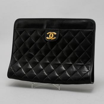 TOILETRY BAG, Chanel.