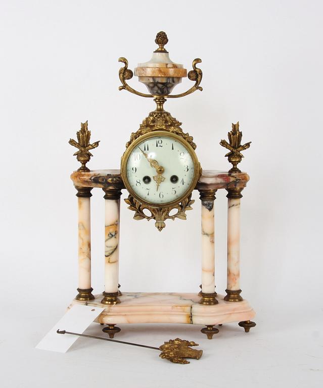 BORDSPENDYL, Louis XV-stil.