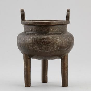 A Chinese bronze incense burner, 20th century.