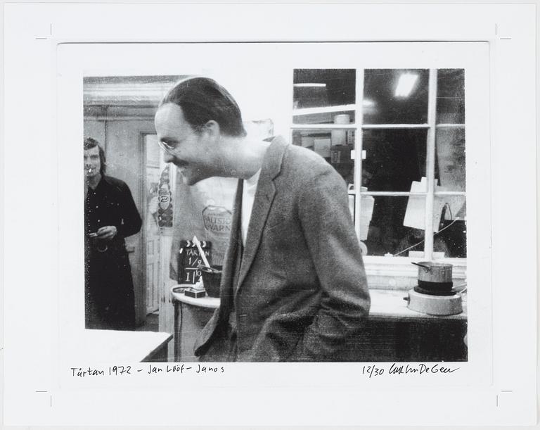 Carl Johan De Geer, fotografi, signerat 12/30.