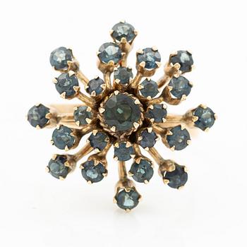 Ring 18K gold with faceted sapphires.