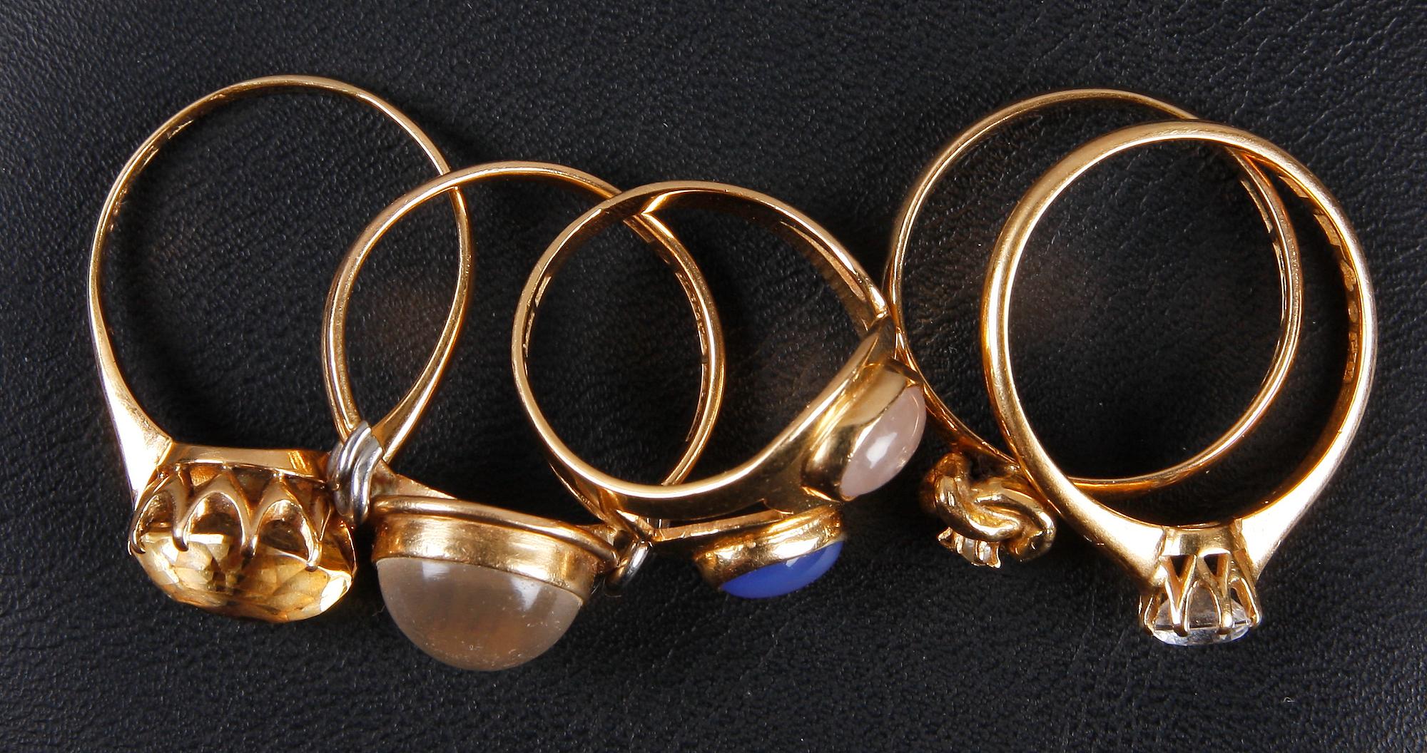 RINGAR, 5 st, guld 18k samt stenar. Tot vikt 15 gram.