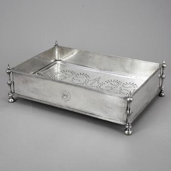 SERVERINGSSKÅL, försilvrad metall, troligen England, omkring 1900.
