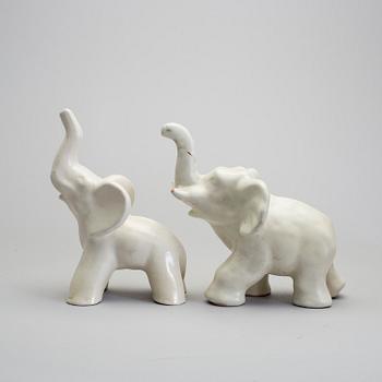 ELEFANTER, 4 stycken, lergods, Vicke Lindstrand, Upsala Ekeby samt Kerttu Suvanto-Vaajakallio, Kupittaan Savi.