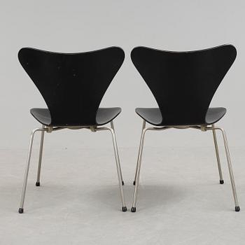 STOLAR, ett par, "Sjuan", Arne Jacobsen, Fritz Hansen.