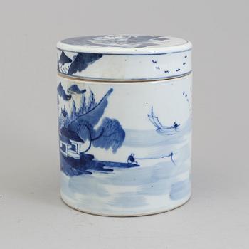 A blue and white jar with cover, Qing dynasty, Jiaqing (1796-1820).
