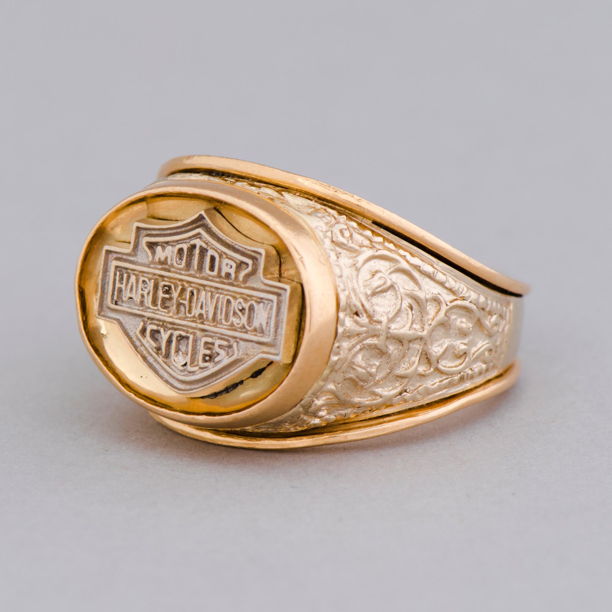 A RING, 14K gold 'Harley Davidson'. Juha Tarnanen, Lahti Finland 2004.