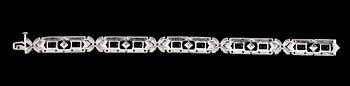 ARMBAND, sterlingsilver, ametister tot ca 11.00 ct, vita topaser tot ca 1.50 ct.