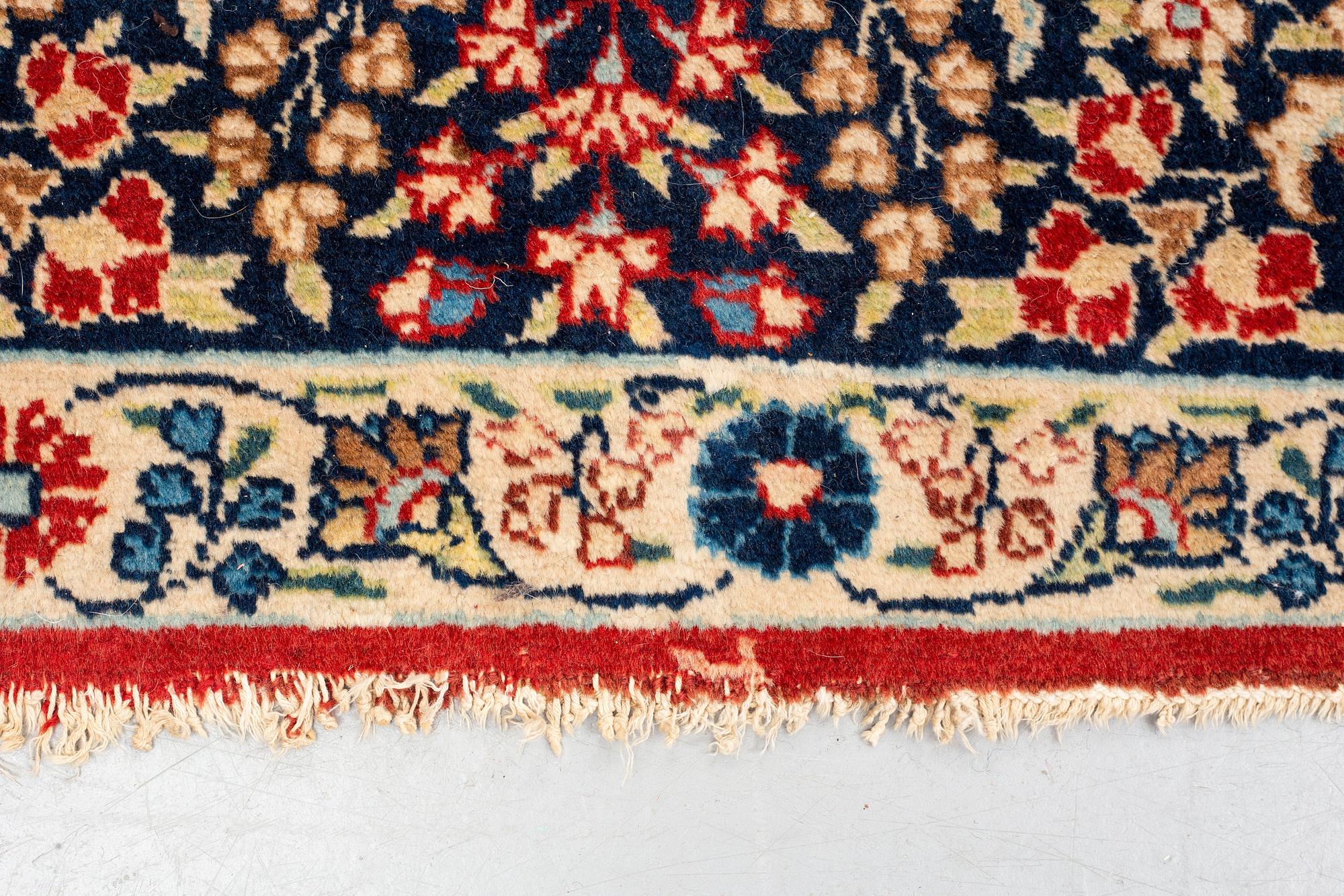 Matto, semi-antique Tabriz, ca 353 x 241 - 245 cm.