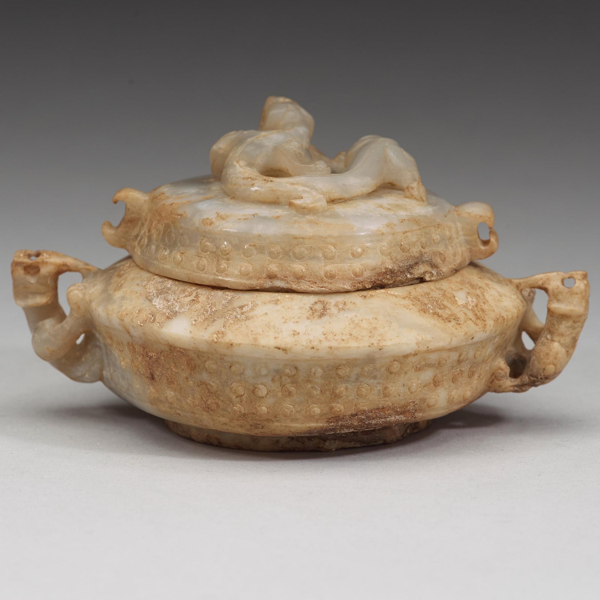 A Chinese nephrite jar with cover.