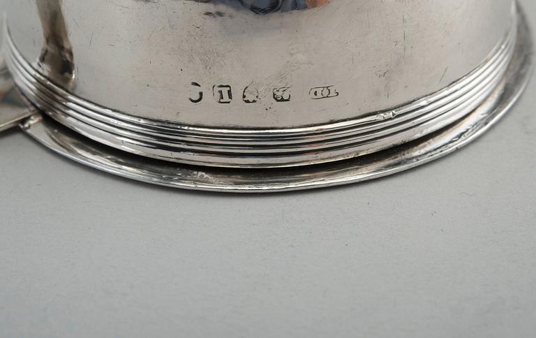 A WINE FUNNEL, sterling silver John Deacon London 1806. Length 11 cm, weight 114 g.