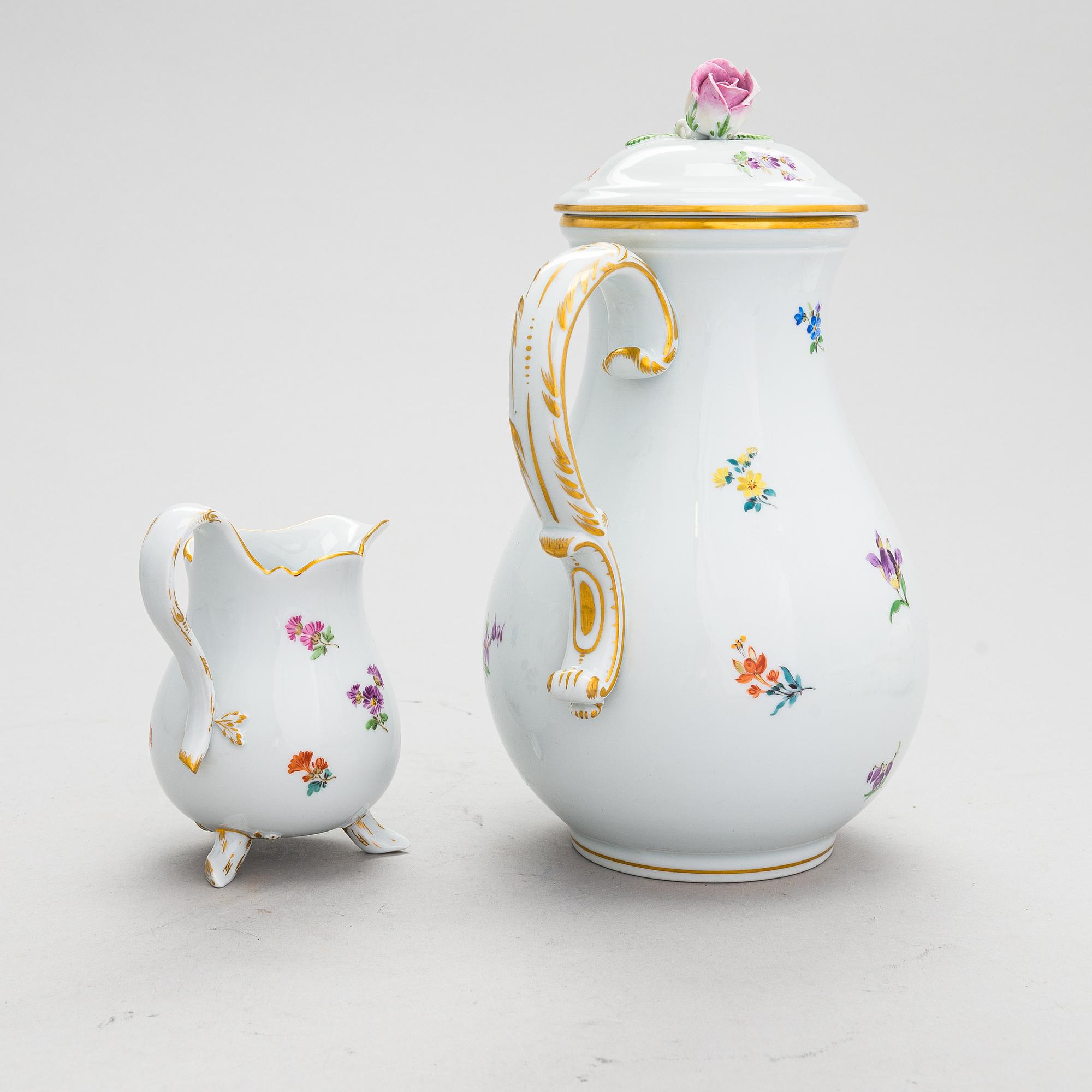 A 38-piece Meissen porcelain coffee set. 20th century.
