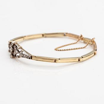 A 14K gold bracelet with old-cut and rose-cut diamonds ca. 1.00 ct in total. St. Petersburg, turn of the 20th century.