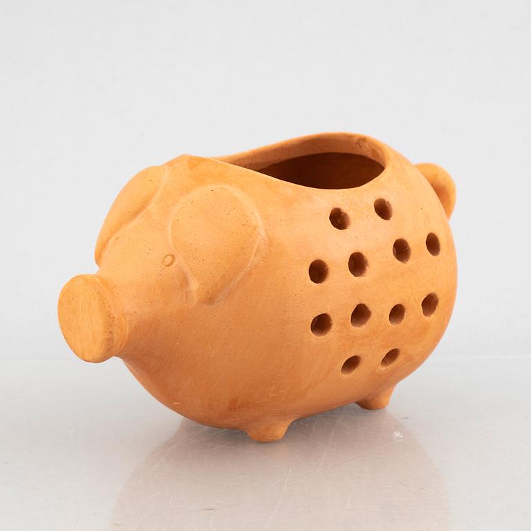 Lisa Larson, ljusstakar, 6 st, ljuslykta samt salt- och pepparströare, stengods och majolika, bl.a. Höganäs.