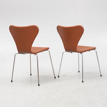 Arne Jacobsen, a set of six model 'Seven' chairs, Fritz Hansen, Denmark.