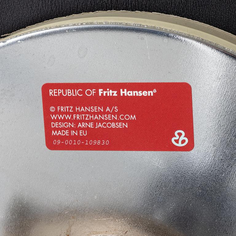 Arne Jacobsen, office swivel chair, '3217', Republic of Fritz Hansen.