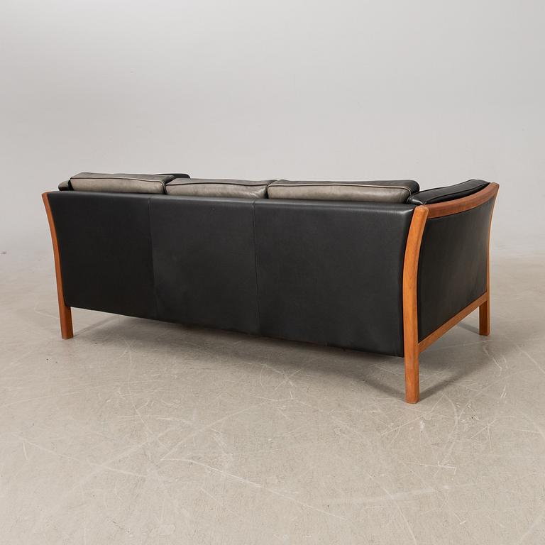 Soffa, Stouby Möbler, troligen "Eva", Danmark, 1900-talets senare del.