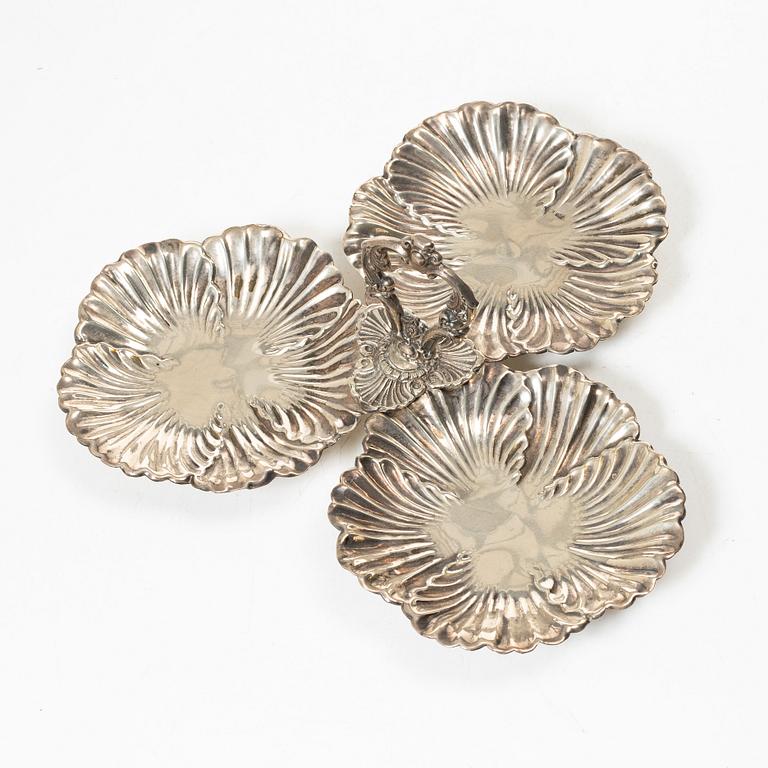 Tredelat serveringsfat, silver, 1900-tal.