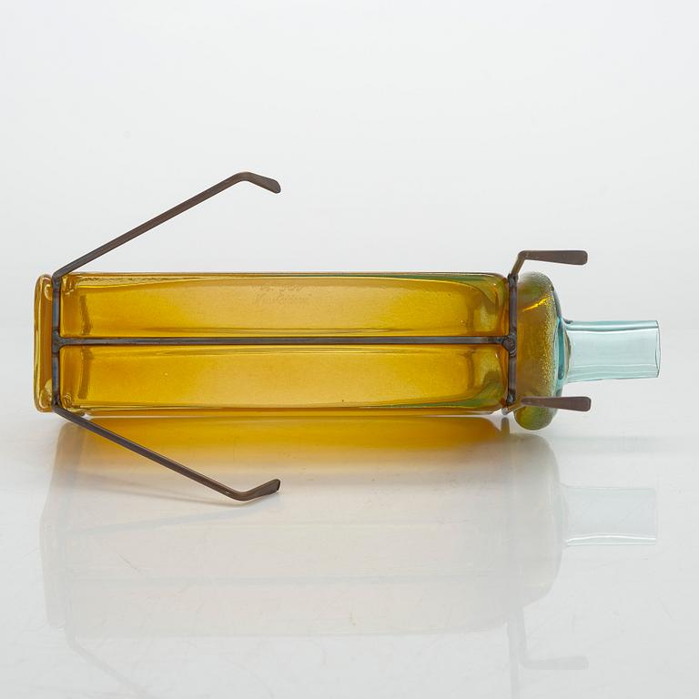 Markku Salo, veistos, lasia ja metallia, Pro arte, signed M. Salo Nuutajärvi. Muotoiltu 2000.