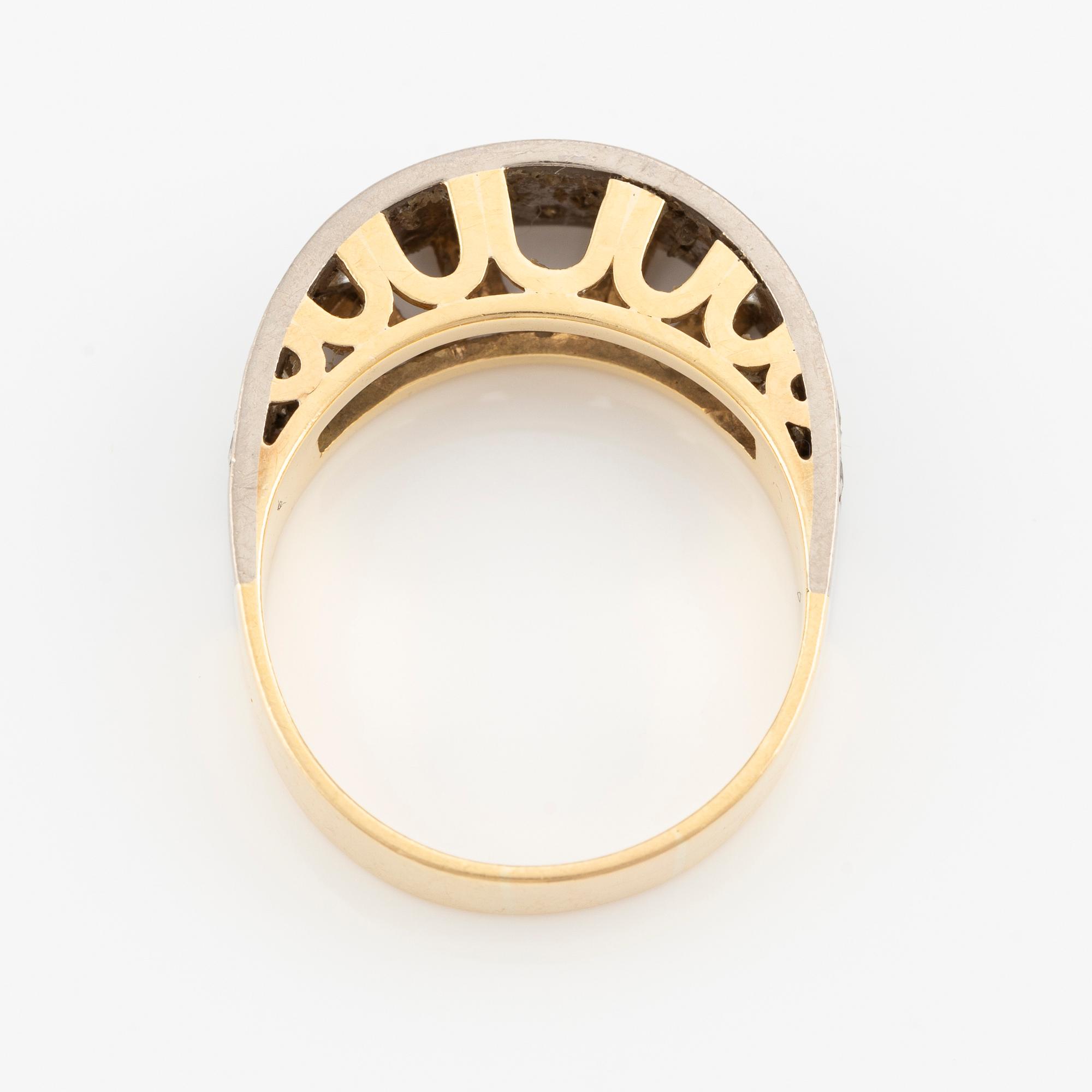 Ring 18K guld och briljantslipade diamanter.