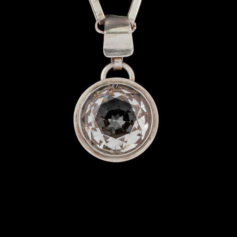 HÄNGE, sterlingsilver med fasettslipad bergkristall, anders Högberg, Göteborg, 1995. Vikt 52 g.