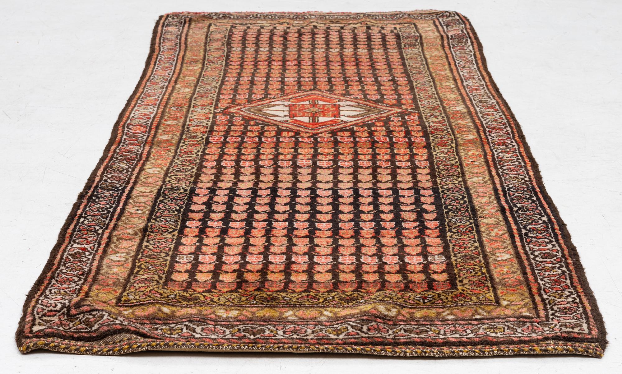 Carpet, approx. 235 x 100 cm.