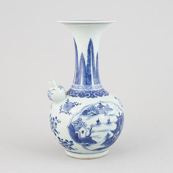 A Chinese blue and white porcelain kendi, early 19th century.