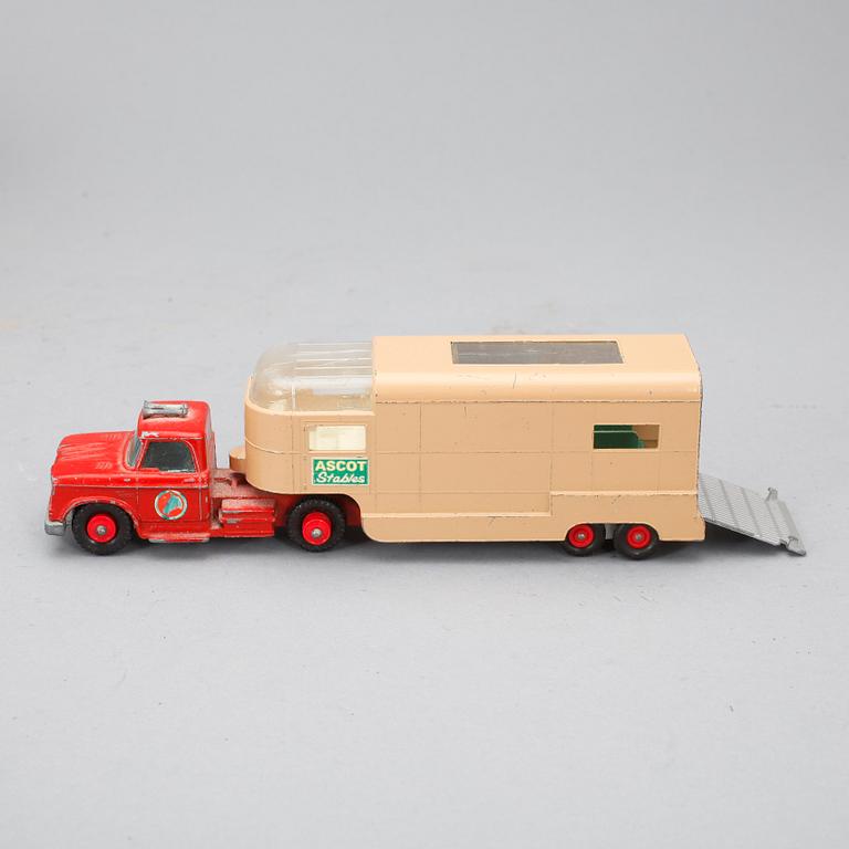 LEKSAKSBILAR, 4 st, bla Lego och Modern Toys, 1900-talets andra hälft.