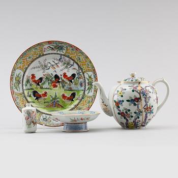SAMLING KINESISKT PORSLIN, 4 delar, 1800-/1900-tal.