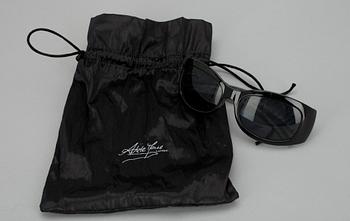 SOLGLASÖGON, Calvin Klein.
