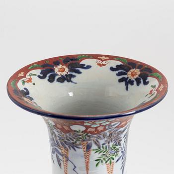 A Japanese porcelain vase, Meiji period (1868-1912).