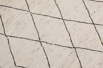 A Moroccan rug, approx. 174 x 112 cm.