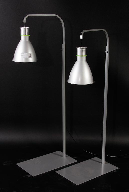 GOLVARMATURER, ett par, sent 1900-tal. QE design.