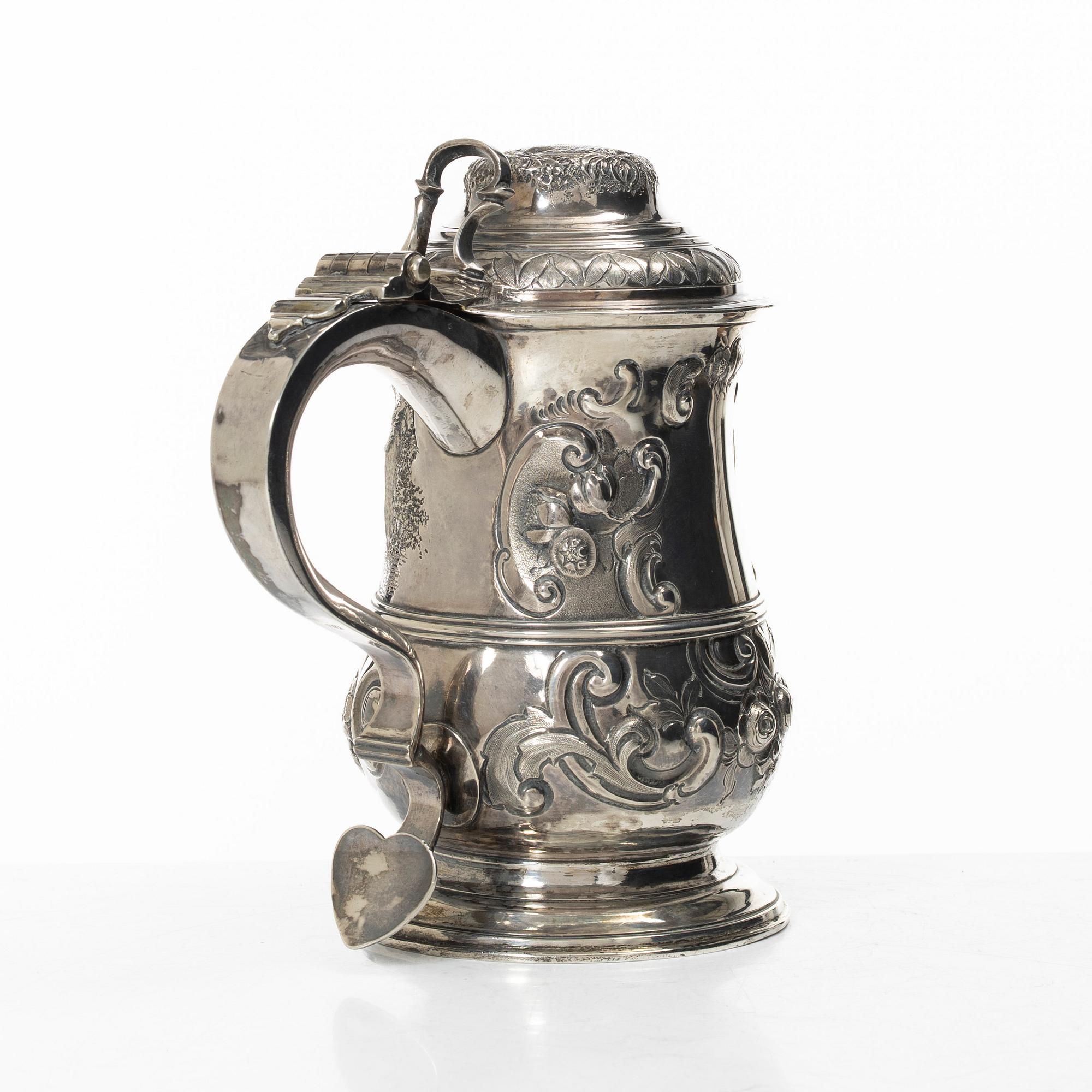 A British 18th century silver tankard with lid, mark of John Payne, London 1759.