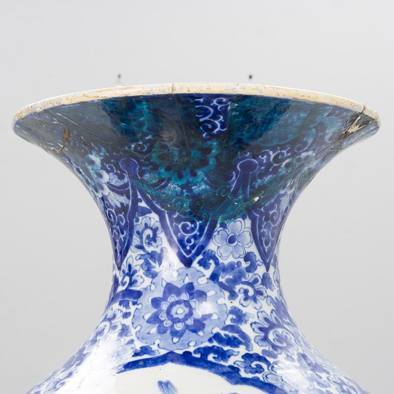 A Japanese blue and white vase, 19th century.
