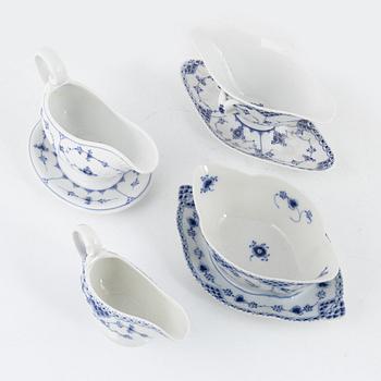 Servisdelar, 16 st, "Musselmalet", hel- och halvblonde, Royal Copenhagen, Danmark.