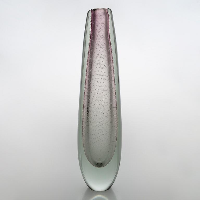 Gunnel Nyman, A glass vase signed, G. Nyman, Nuutajärvi Notsjö.