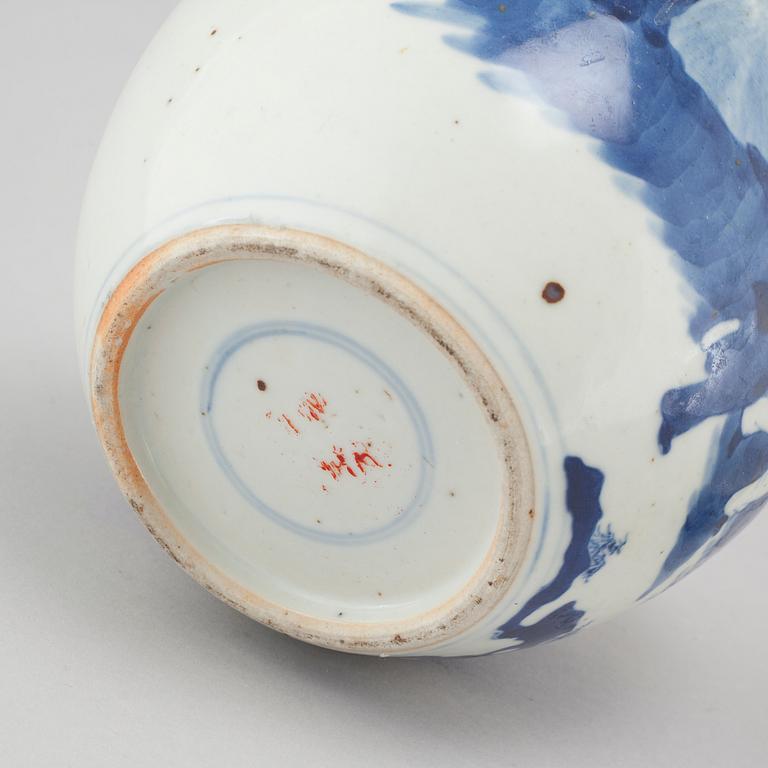 A blue and white vase with lid in Kangxi style, around year 1900.