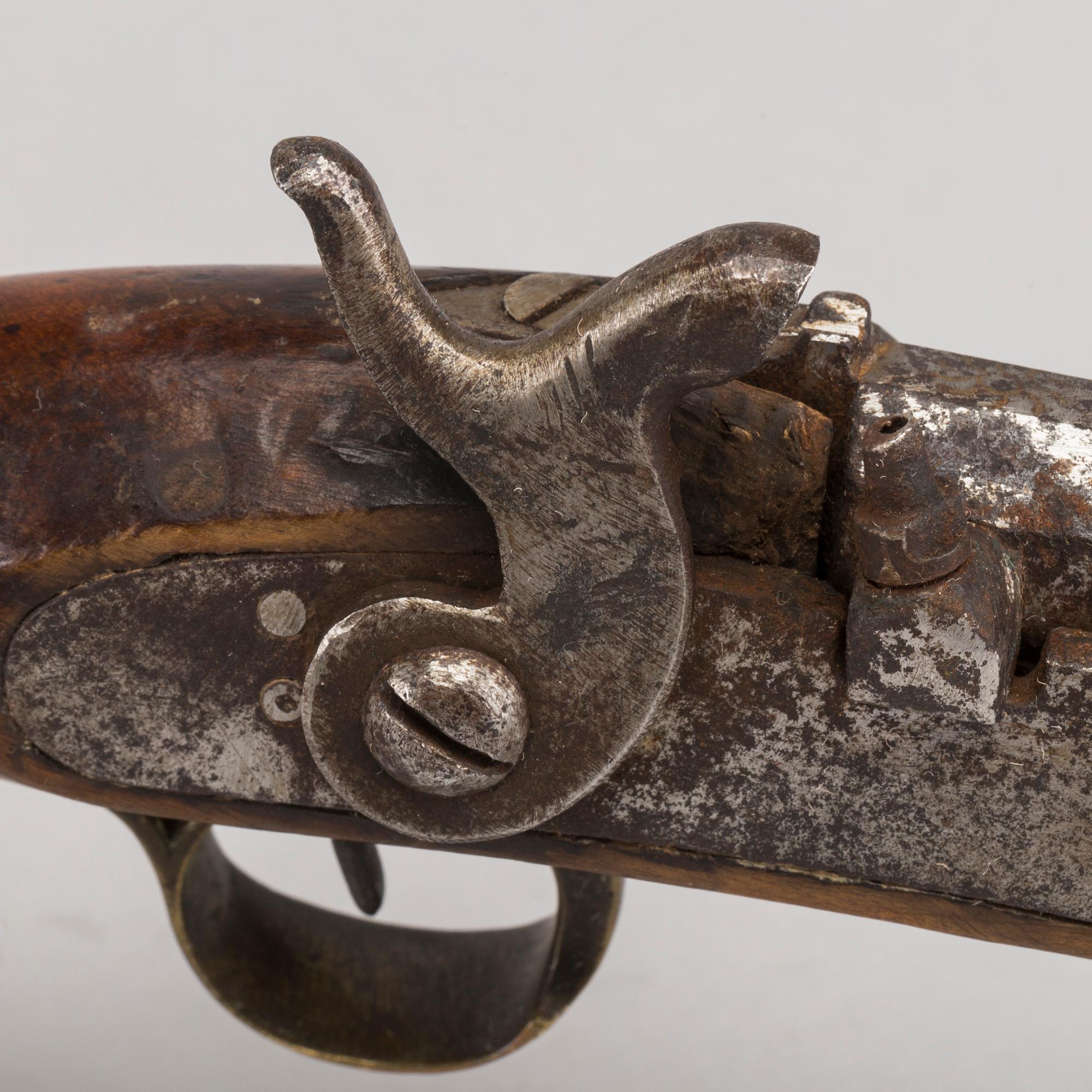 A SET OF 2 PERCUSSION LOCK PISTOLS.