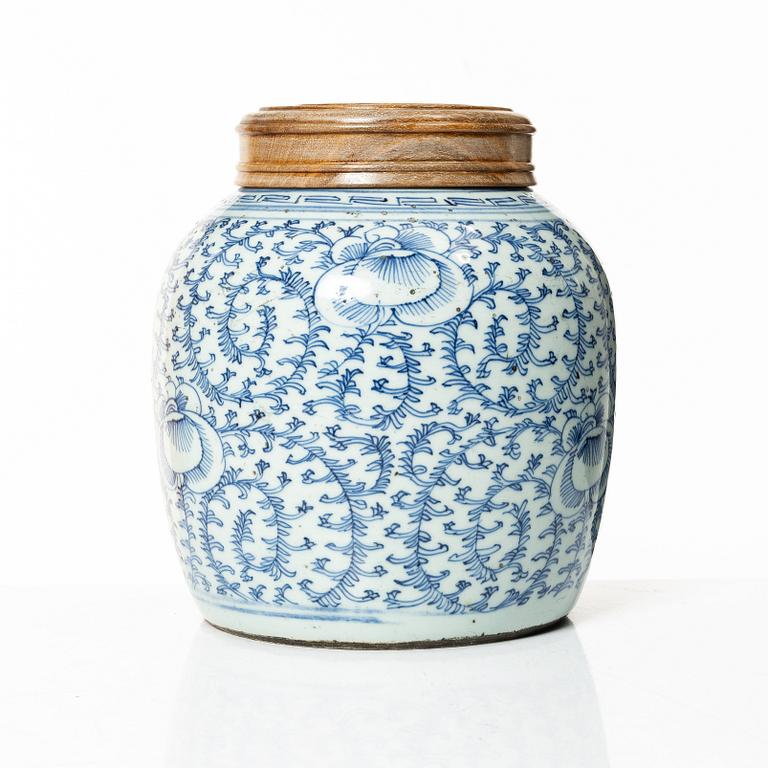 Kruka med lock/bojan, porslin, Kina, Qingdynastin, 1800-tal.