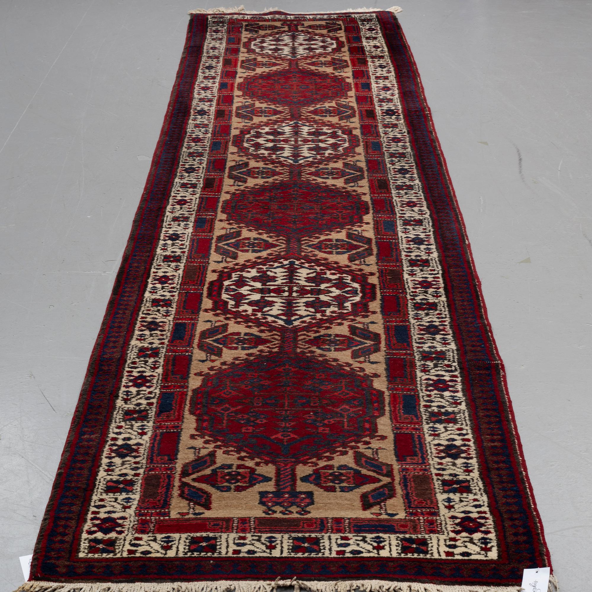 A RUNNER, Sarab, ca 424 x 100 cm.