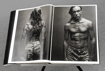 ANNIE LEIBOVITZ, book, "Sumo". Taschen. Signed.