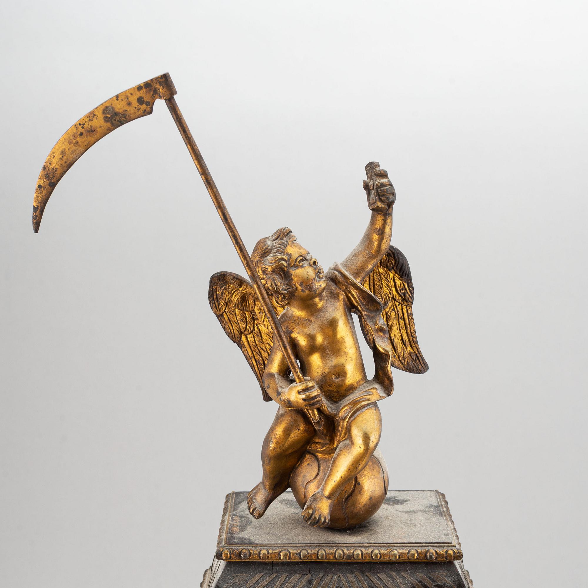 A French mantle clock, 19th century.