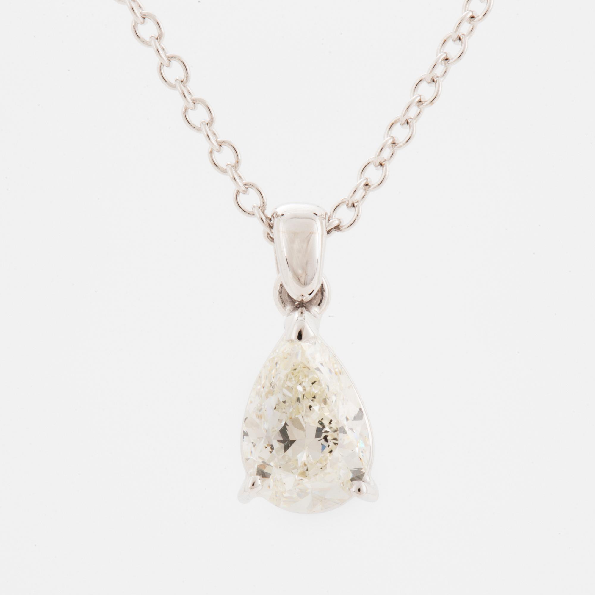 COLLIER, med droppformad diamant 1,01 ct, med GIA certifikat.