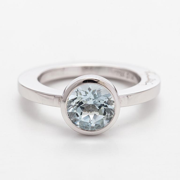 Efva Attling, ring, fasettslipad akvamarin, 18K vitguld.